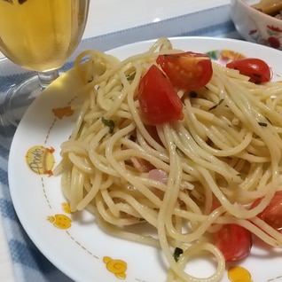 簡単パスタ❗️ミニトマトとベーコンと大葉のパスタ